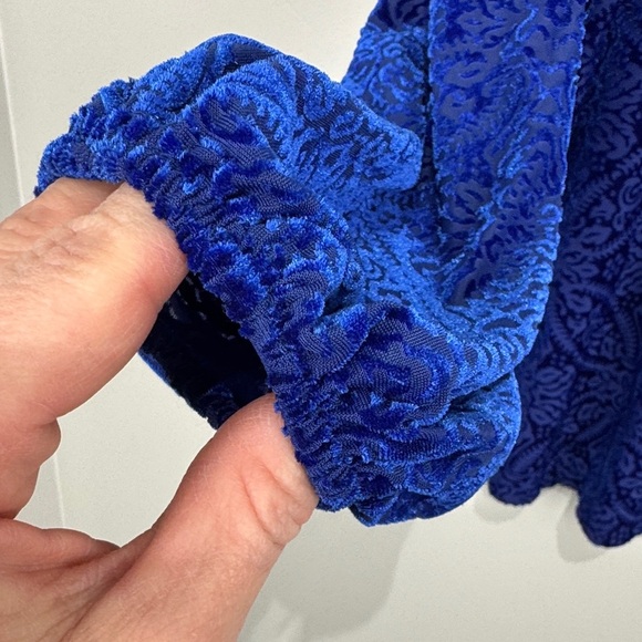 LOFT Royal Blue Textured Velour Blouse. Size LP - Picture 4 of 7